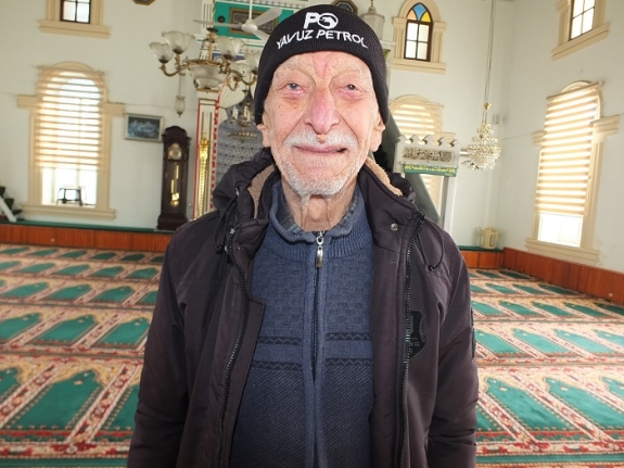  Burhaniyeli Mustafa dede 57 yıldır gönüllü müezzinlik yapıyor
