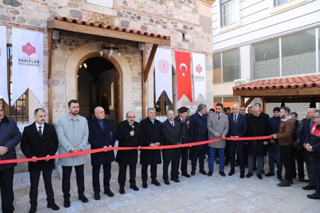 Kepsut'ta Vakıflar tarafından 6 asırlık cami restore edilerek ibadete açıldı