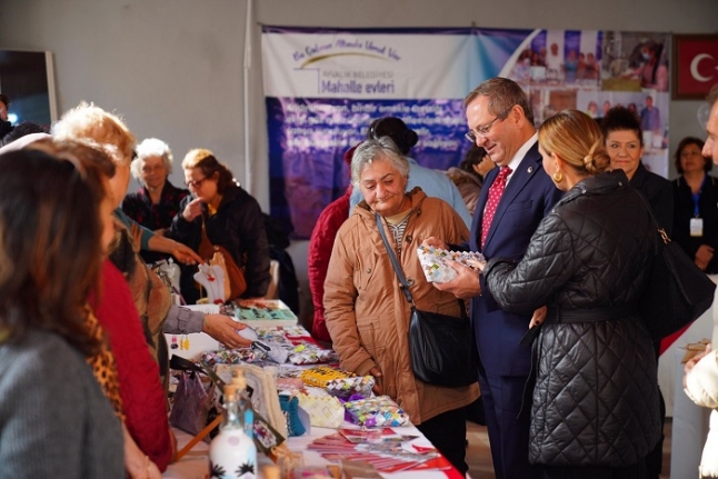 Mahalle evleri üretiyor, ürettiklerini satarak aile bütçesine katkı sağlıyor