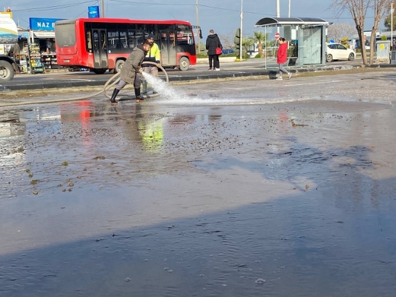 Ayvalık'ta Su Baskınından Etkilenen Bölgeler Temizleniyor