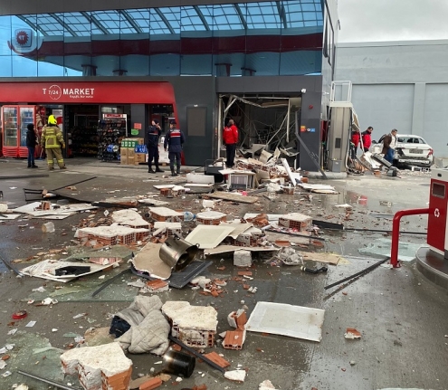 Balıkesir'de akaryakıt istasyonunda patlama: 3 yaralı