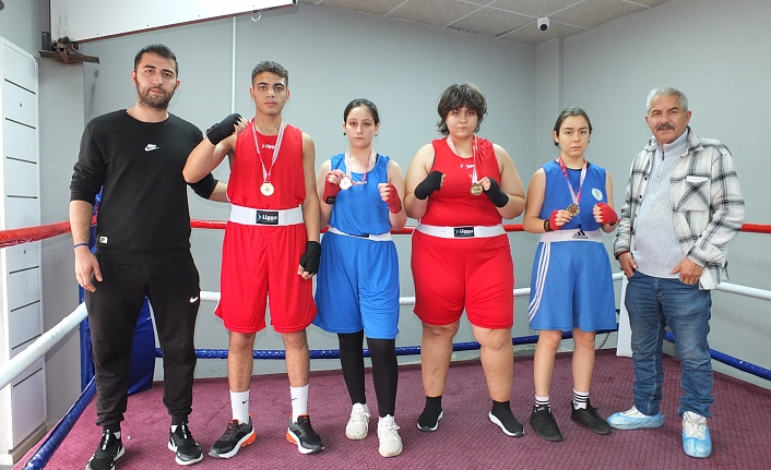 Burhaniye’ de kadın boksörler Türkiye Şampiyonasına gidiyorlar