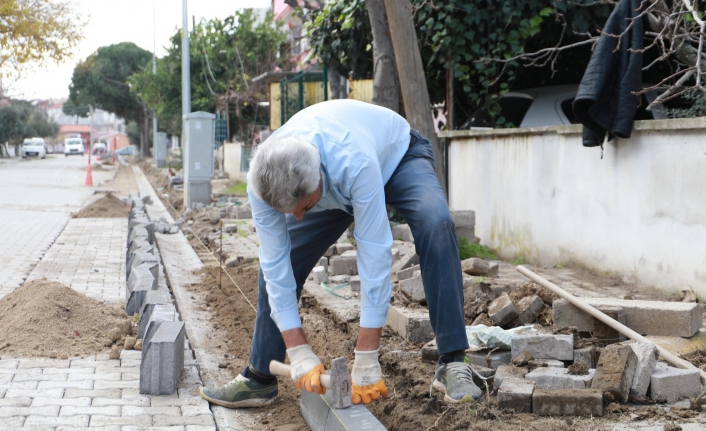 Burhaniye Yolları Yenilenmeye Devam Ediyor