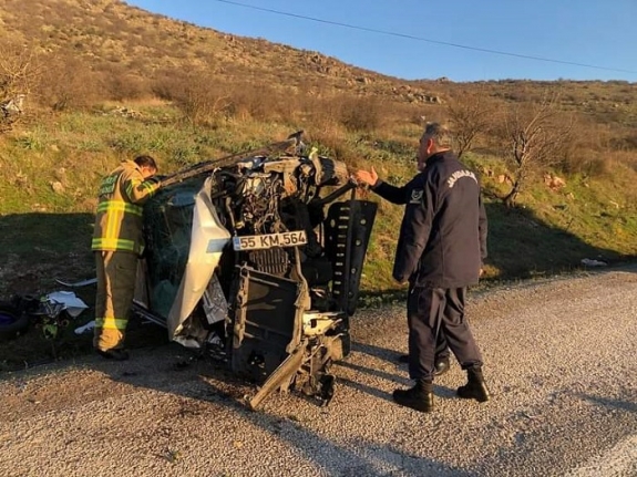 Kepsut yolunda cezaevi aracı kaza yaptı 