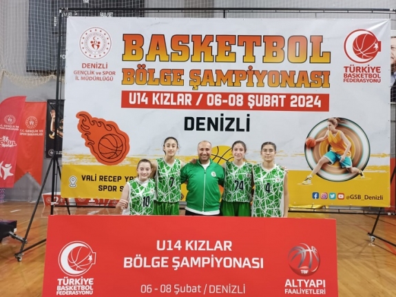 Ayvalıklı üç genç kız İzmir basketboluna damga vurdu