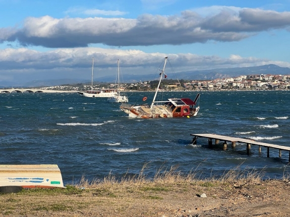 Ayvalık’ta Kuvvetli Fırtına Tekneleri Batırdı