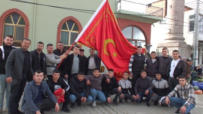 Burhaniye’de Oğlak Parası sancak oldu