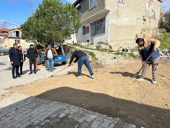 Burhaniye’de Yol İyileştirme Çalışmaları Devam Ediyor