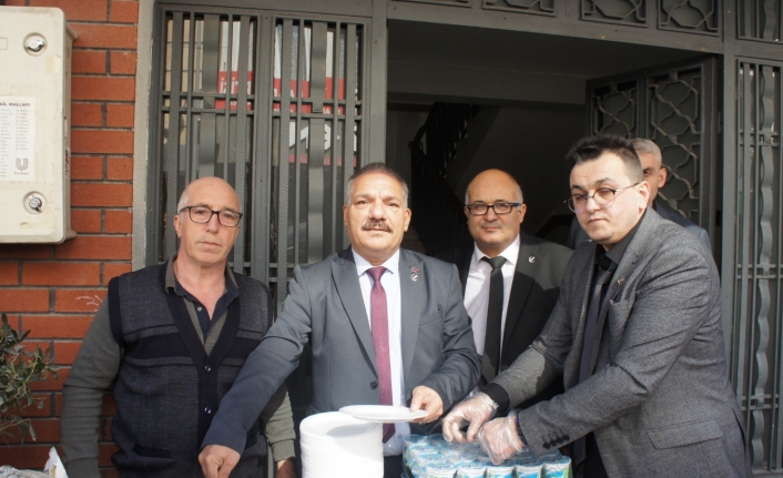 Rahmetli Erbakan için pilav hayırı düzenlendi