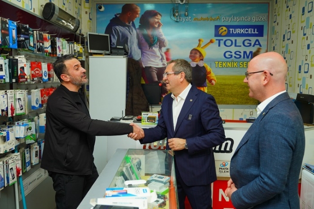 Ayvalık’ta CHP İl Başkanı Köybaşı ve Milletvekili Sarı’dan Mesut Ergin’e tam destek
