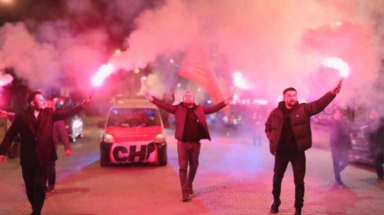 Başkan Deveciler, Halkın Yoğun İlgisiyle Karşılandı