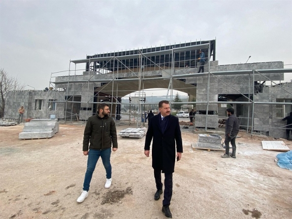 Başkan Yücel Yılmaz'da durmak yok. Çınarlıdere Mezarlığı yenileniyor