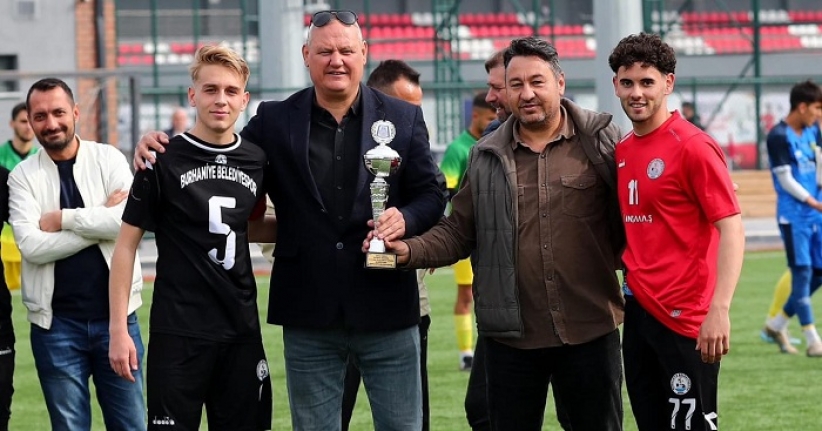 Burhaniye Belediye Spor U-18 Takımı Üst Üste 2. Kez Türkiye Şampiyonası'nda