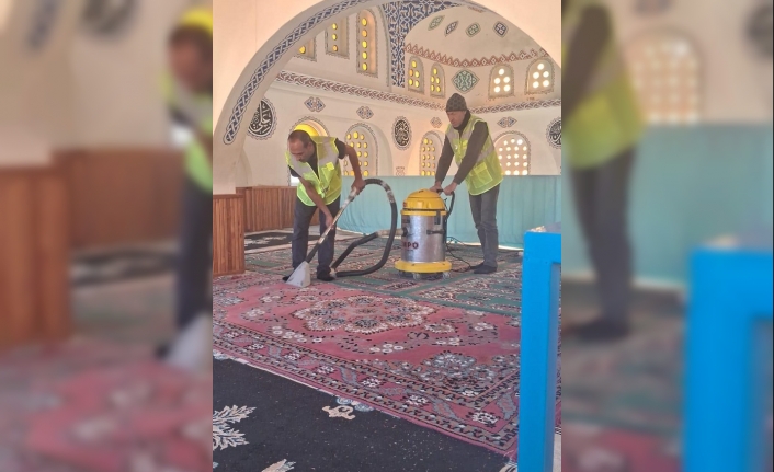Burhaniye Belediyesi Ramazan Ayı Öncesi Cami Temizliklerine Hızla Devam Ediyor