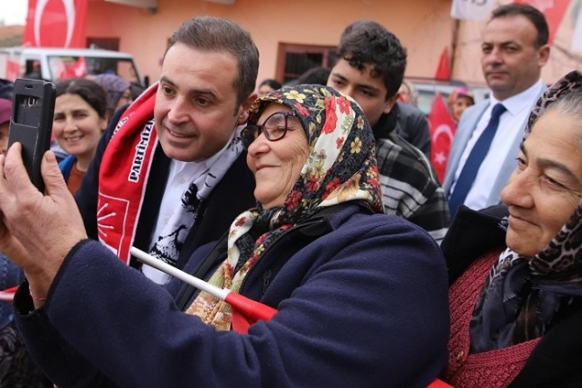 CHP’li Ahmet Akın İvrindi’yi Salladı : ‘Hemşerilerimin Aklıyla Alay Edenleri Allah Islah Etsin!’