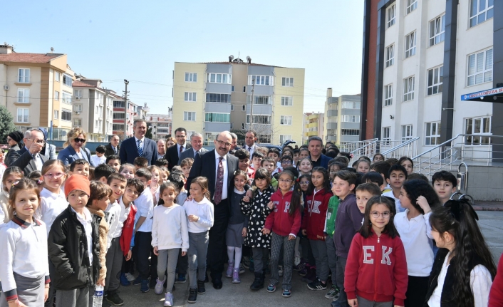 Gezici Kütüphane Öğrencilerle Buluştu