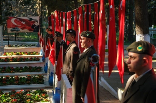 Mehmet Ertaş:  "Gazi Mustafa Kemal Atatürk’ü ve Vatan İçin Canlarını Feda Eden Tüm Şehitlerimizi saygıyla, minnetle ve rahmetle anıyoruz "dedi