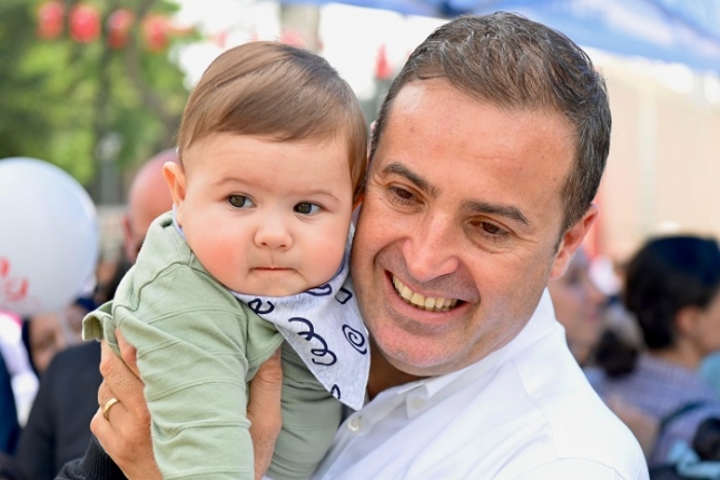 Balıkesir’de yıllar sonra 23 Nisan coşkusu sokaklara sığmadı