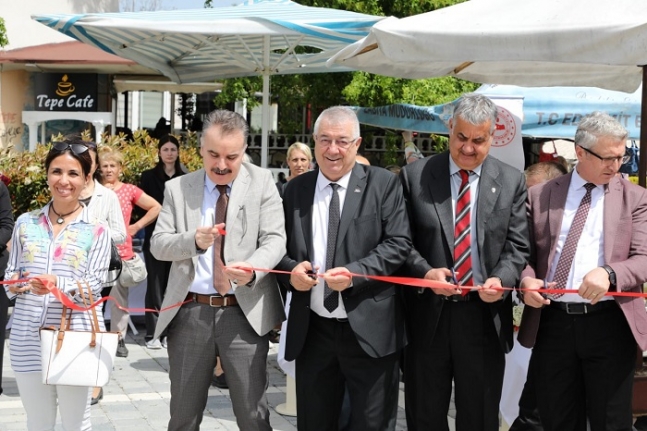 Edremit'te yıl sonu sergisinde eserler göz kamaştırdı