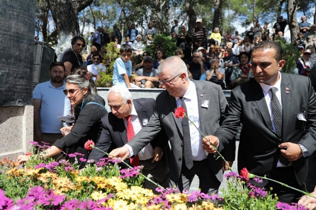 Halk Ozanı Ali Ekber Çiçek kabri başında anıldı