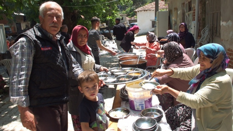 Burhaniye'de Çiftçi Hayrı 3 bin kişini buluşturdu