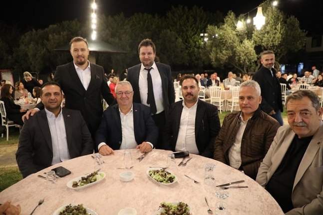 Edremit Berberler ve Kuaförler Odası üyeleri muhteşem gecede bir araya geldi,