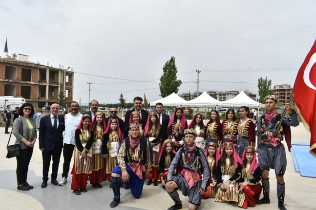 Havran'da kutlamalar kortej yürüyüşüyle başladı.