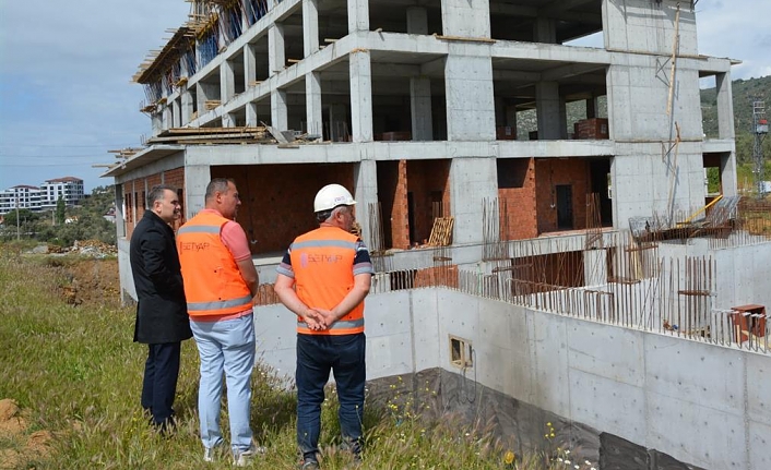 Kaymakam Odabaş yapımı devam eden KYK Yurdu inşaatında incelemelerde bulundu