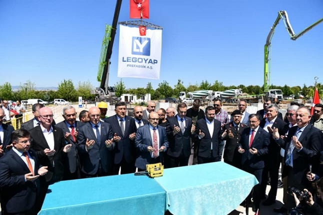 Balıkesir Üniversitesi Ek Hizmet binasının temel atma törenine katıldı