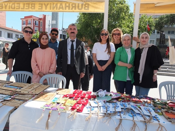 Özel gençlerin Geleneksel El Sanatları ve Resim Sergisi ilgi gördü