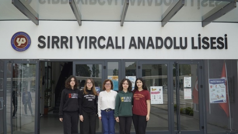 Sırrı Yırcalı Anadolu Lisesi'nden dünya birinciliği