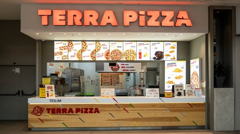 Terra Pizza, Ayvalık Kırlangıç AVM’de eşsiz lezzetlerini pizza tutkunlarıyla buluşturuyor.