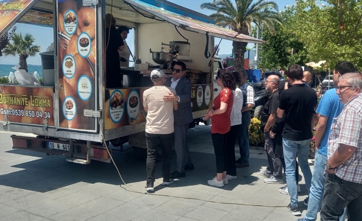 Zabıta Müdürü Kürşat Serkan Saran, kayınpederi için lokma hayırı düzenledi