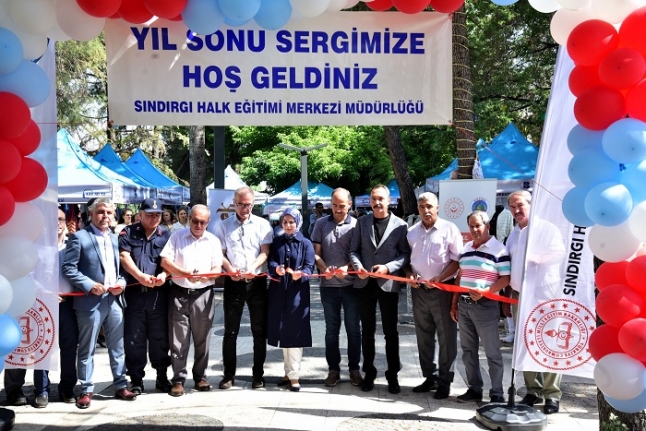 Sındırgı'da "Hayat Boyu Öğrenme" Yıl Sonu Sergisi ile Hünerler Görücüye Çıktı