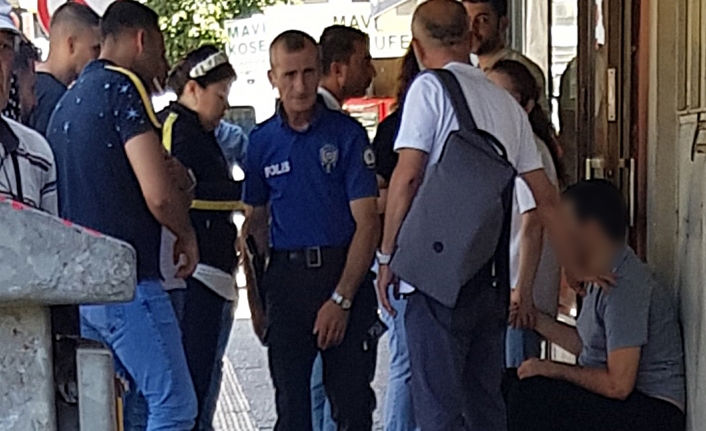 Sinir krizi geçiren otizmli genç, 2 iş yerine zarar verdi  
