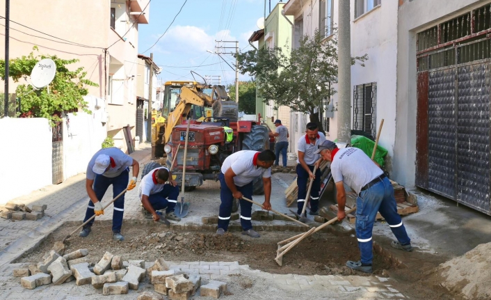 Burhaniye'de yol çalışmaları tüm hızıyla devam ediyor