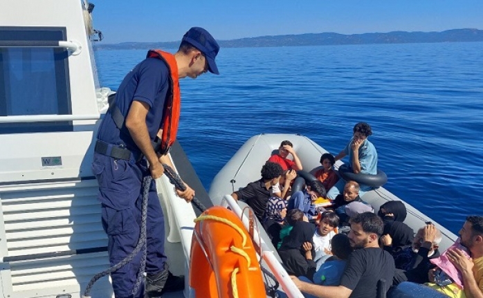 Ayvalık'ta mültecilerin botları arızalandı. Umuda yolculukları yarım kaldı
