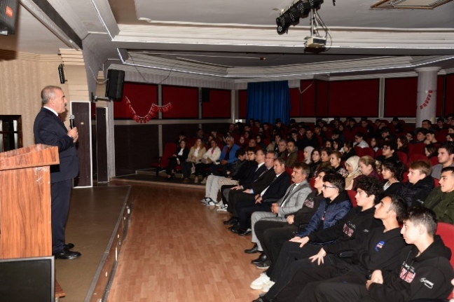 Balıkesir'de Cumhuriyet Coşkusu: "Dersimiz Cumhuriyete Doğru" Filmiyle Anlamlı Kutlama