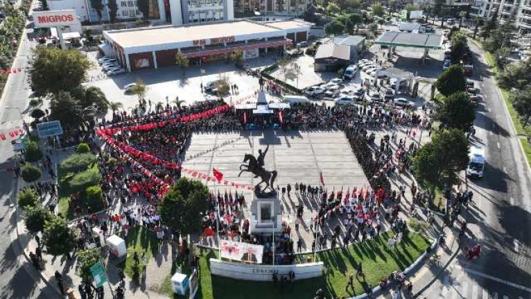 Edremit'te Cumhuriyet'in 101. yılı töreni hayran bıraktı