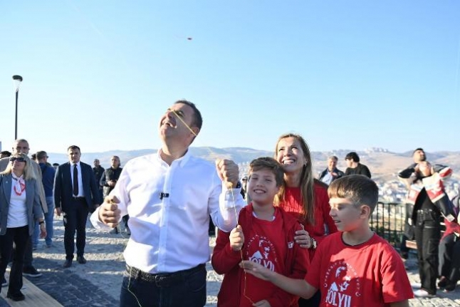 Balıkesir’de gökyüzünde 1010 uçurtma ile görsel şölen