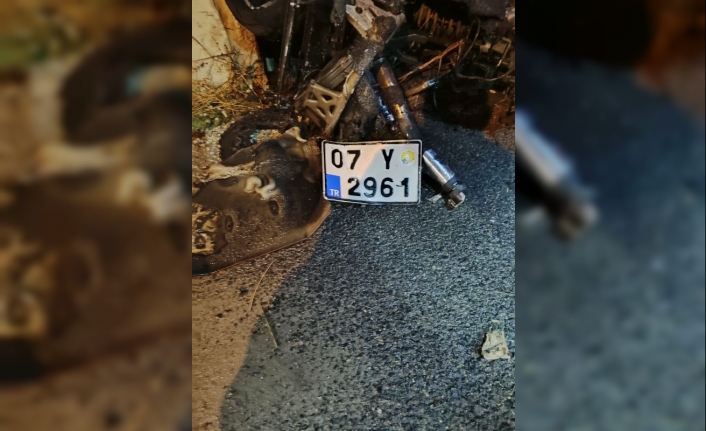 Gönen'de korkunç kaza: Duvara çarpan motosiklet yandı: 1 ölü