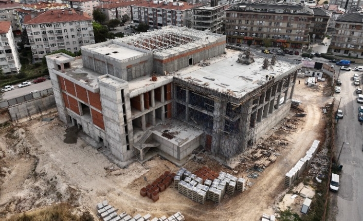 Temeli 25 yıl önce atılmıştı. Başkan Ahmet Akın Bandırma Kültür Merkezini hizmete açmaya hazırlanıyor