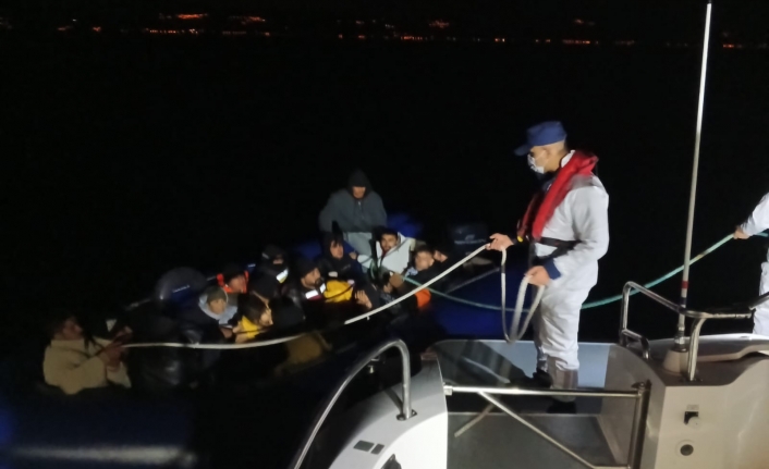 Ayvalık'ta 1’i çocuk olmak üzere toplam 18 göçmen yakalandı