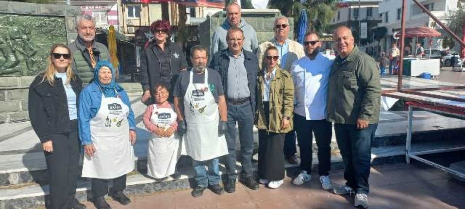 Ayvalık’ta düzenlenen zeytinyağlı ev yemekleri yarışması büyük  ilgi gördü. 