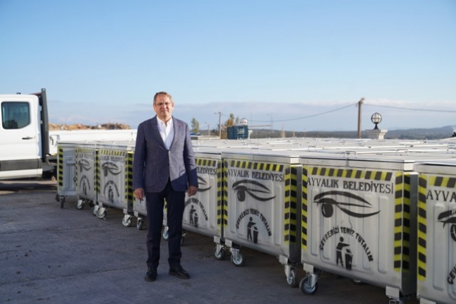 Çöp kutuları çiçek açıyor. Ayvalık cadde ve sokaklarına 500 yeni konteyner