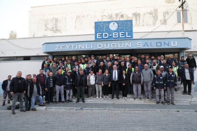 Edremit Belediyesi’nde Başkan Ertaş ile işçinin yüzü gülüyor!