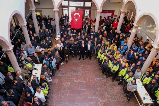 Ayvalık'ta Yeni Yıl coşkusu: Başkan Mesut Ergin, “Yeni yılda da aynı tempoyla çalışmaya devam”