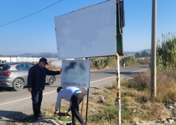 Ayvalık’ta görsel kirliliğe neden olan reklam panoları ve levhalara izin yok!
