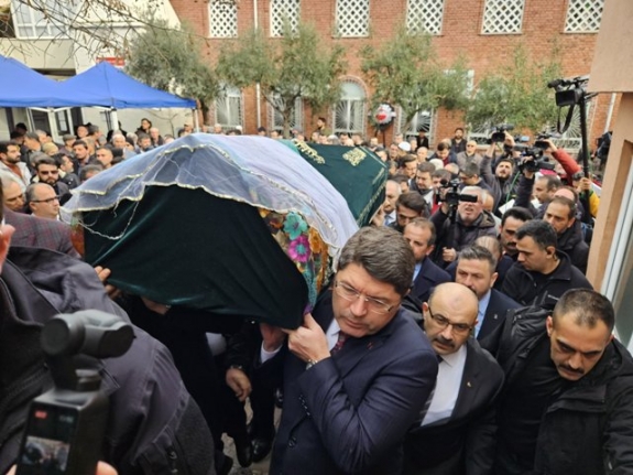 Balıkesir'deki patlamada hayatını kaybedenler hüzünle yolcu edildi