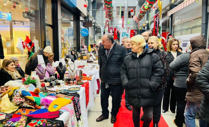 Bandırma’da Geleneksel Yılbaşı Alışveriş Günleri Büyük İlgi Görüyor